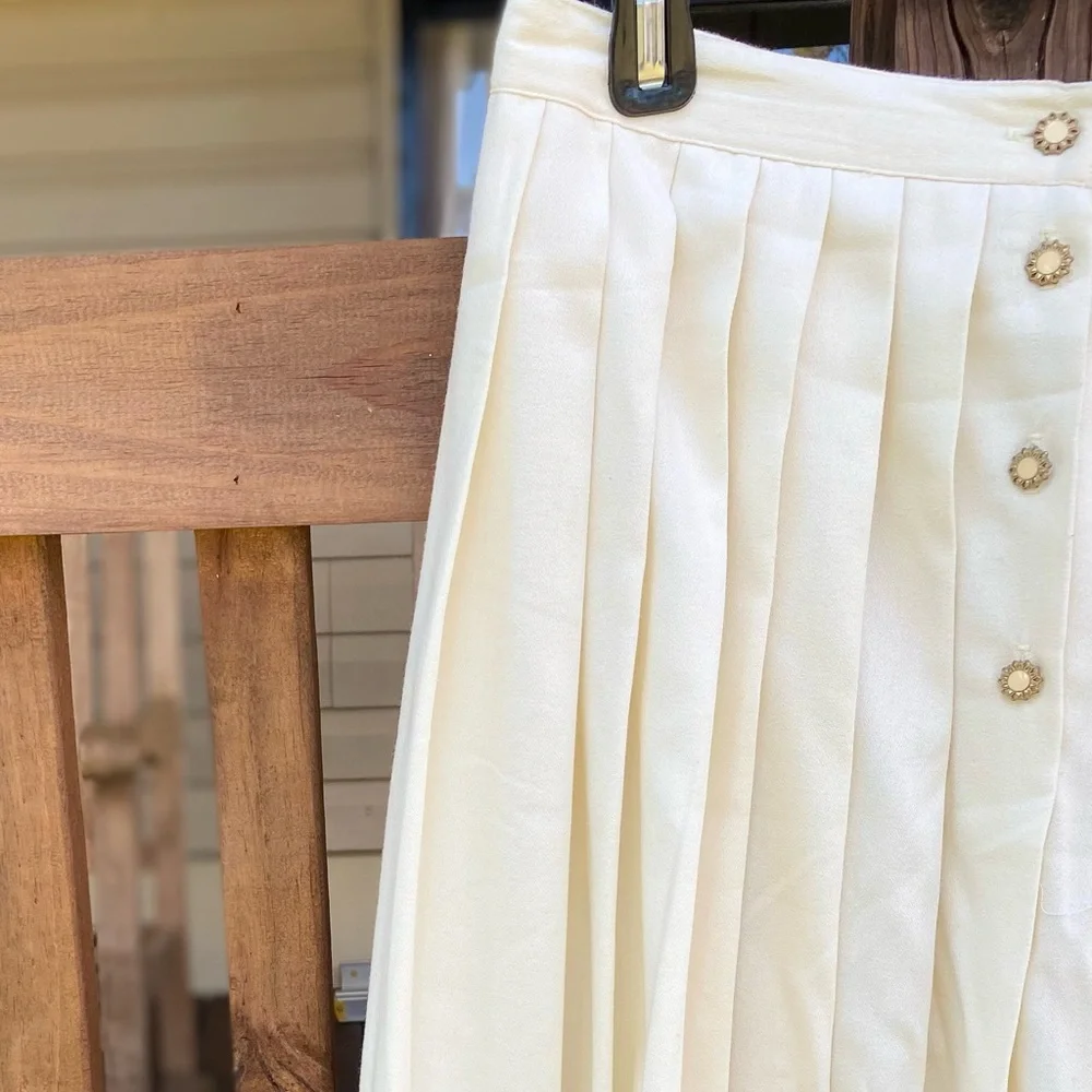 VINTAGE LLOYD Pleated Button Midi Skirt - Picture 2 of 7